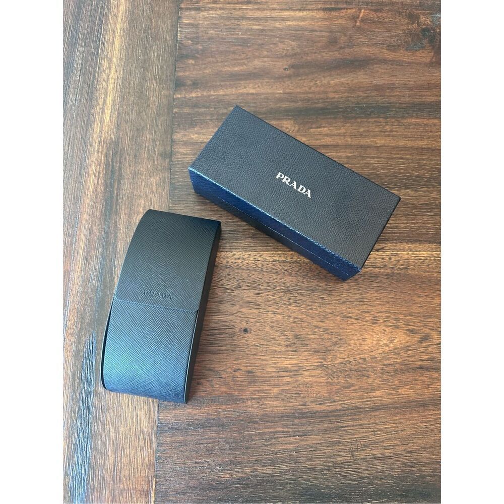 Prada eyeglasses case withālense cloth and Pradaābox